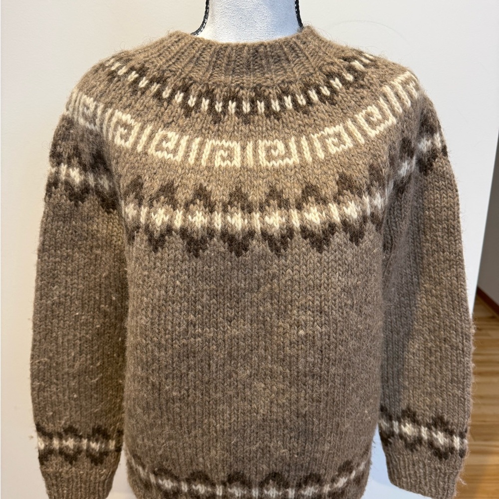 Elegant Brown Patterned Sweater - image 9